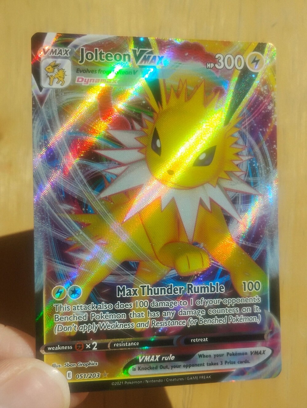 Near Mint 2021 Holo Ultra Rare Jolteon VMax 051/203 Evolving Skies Pokemon Card